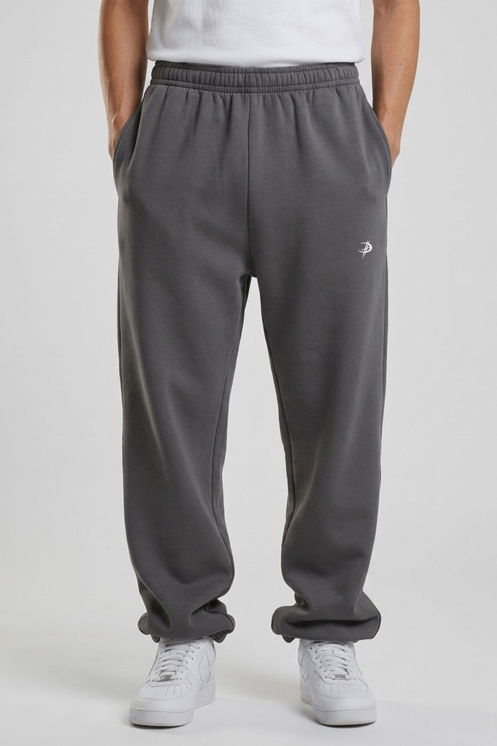 DEZHA DH LUNOX CUFFED PANTS – Premium Loose Fit Jogger mit gesticktem DH Lunox Logo, 330 GSM und hochwertigem Streetwear-Design.