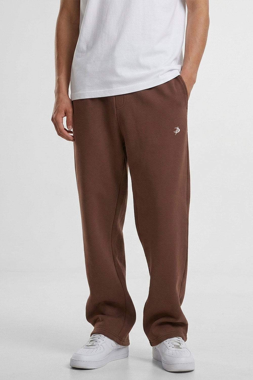 DEZHA DH LUNOX STREET PANTS in Brown -  Premium Loose Fit Jogger mit gesticktem DH Lunox Logo und 330 GSM.