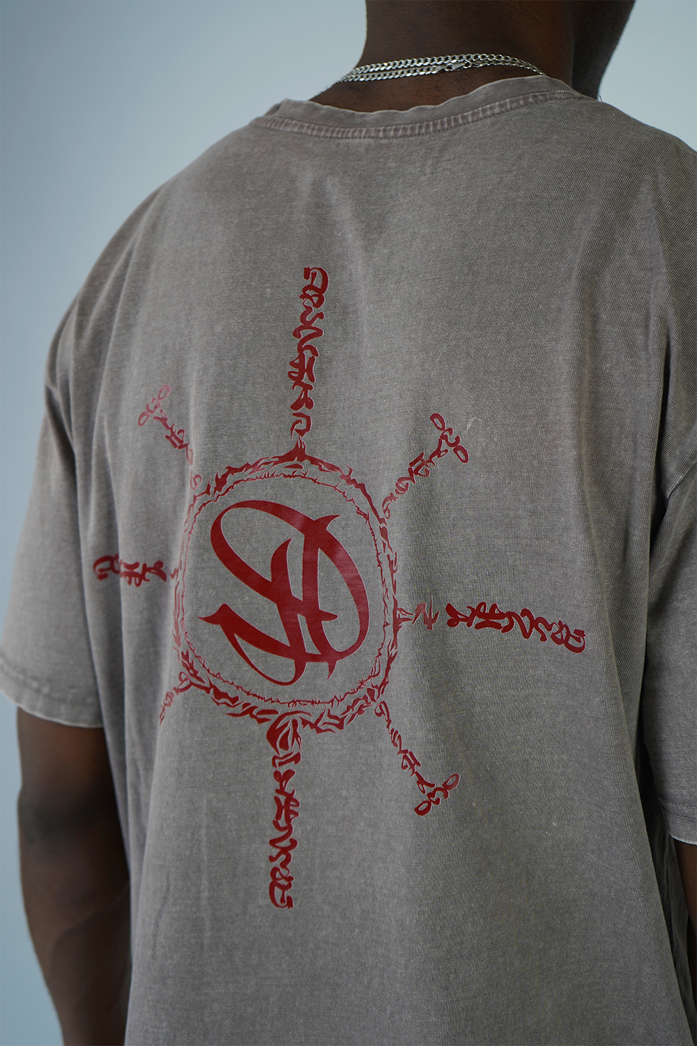 Oversize Design, Anime-Inspirationen, Kunst-Inspirationen, Urban Fashion, Streetwear, Hochwertige Qualität, 100% Baumwolle, Anime, Sasuke, Outfits, Mode, Hood, Manga, Anime Brand, Logo, Designs, Hype, Trending, Trends, Top, Unisex, Sasukes Fluchmal, Cursed, Sasuke Curse, Oochimaru