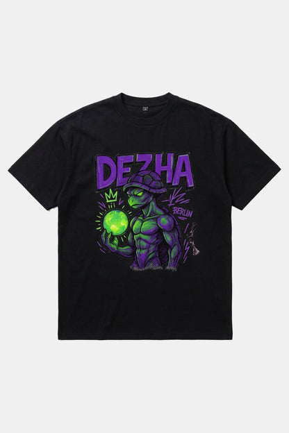 DEZHA KAME NO Ō Tee – Premium Oversized T-Shirt mit Graffiti-Rückenprint, 300 GSM Baumwolle und hochwertigem Streetwear-Design.